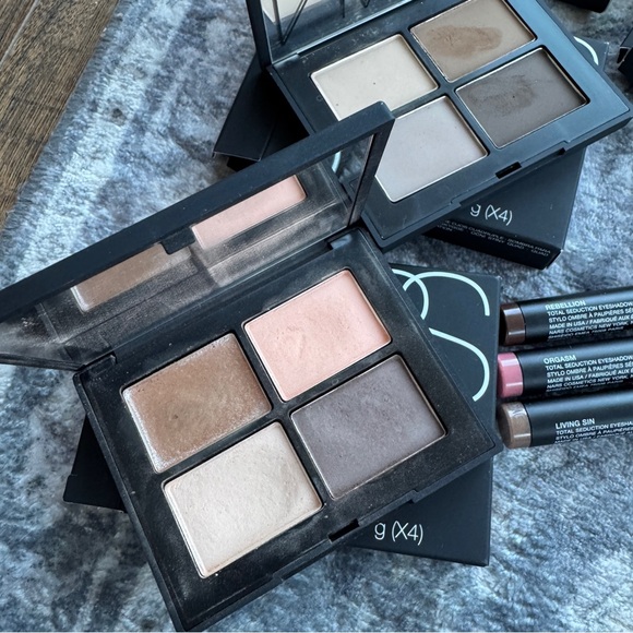 Nars Bundle of Blushes, Eyeshadow Palettes, Eyeshadow Sticks, Bags EUC - Picture 10 of 16